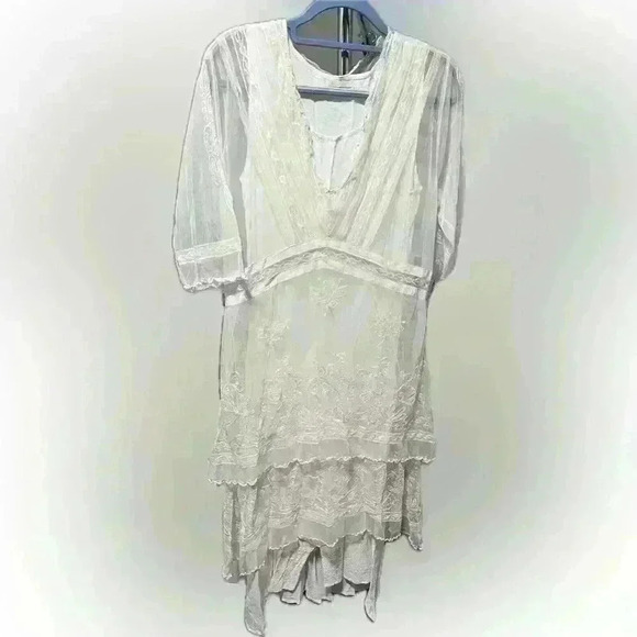 Vintage inspired two-piece linen dress with lace overlay. Boho wedding vibes - Picture 2 of 5